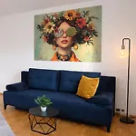 Katies Bei Regensburg - 3 Zimmer, 6 Personen, Infrarot-sauna, Plus, Balkon, Grill & Parkplatz * Nittendorf