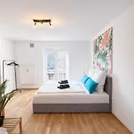 Katies Bei Regensburg - 3 Zimmer, 6 Personen, Infrarot-sauna, Plus, Balkon, Grill & Parkplatz * Nittendorf