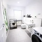 Katies Bei Regensburg - 3 Zimmer, 6 Personen, Infrarot-sauna, Plus, Balkon, Grill & Parkplatz * Nittendorf