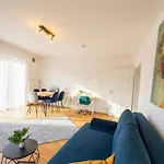 Katies Bei Regensburg - 3 Zimmer, 6 Personen, Infrarot-sauna, Plus, Balkon, Grill & Parkplatz * Nittendorf