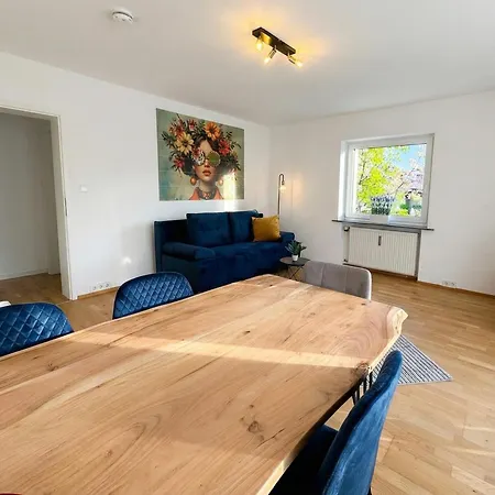 Katies I Near Regensburg - Private Infrared Sauna, Balcony, Bbq & Parking Lejlighed